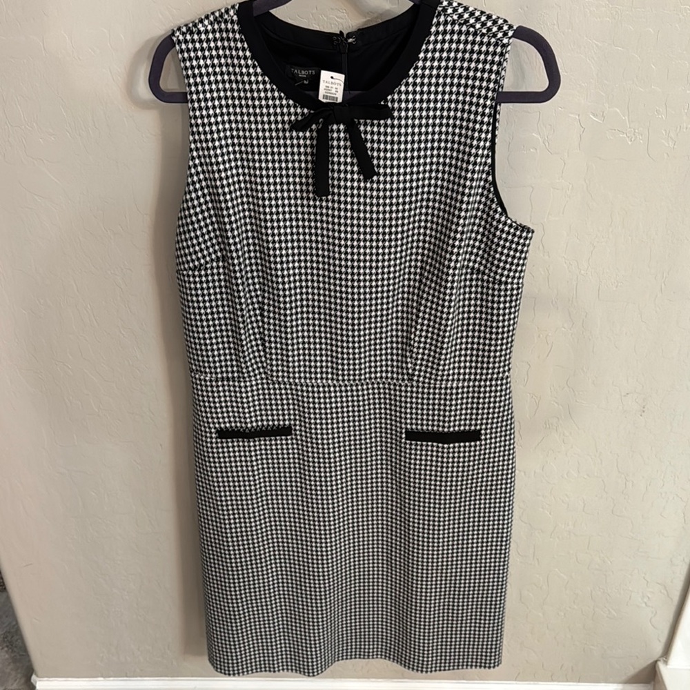 Talbots Black and White Sheath Dress with Sleeveless Design and Crew Neck